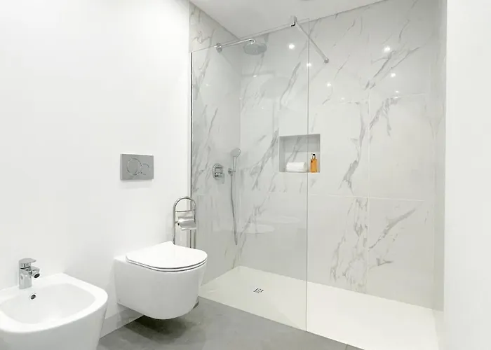 Enchanted Bay Câmara de Lobos